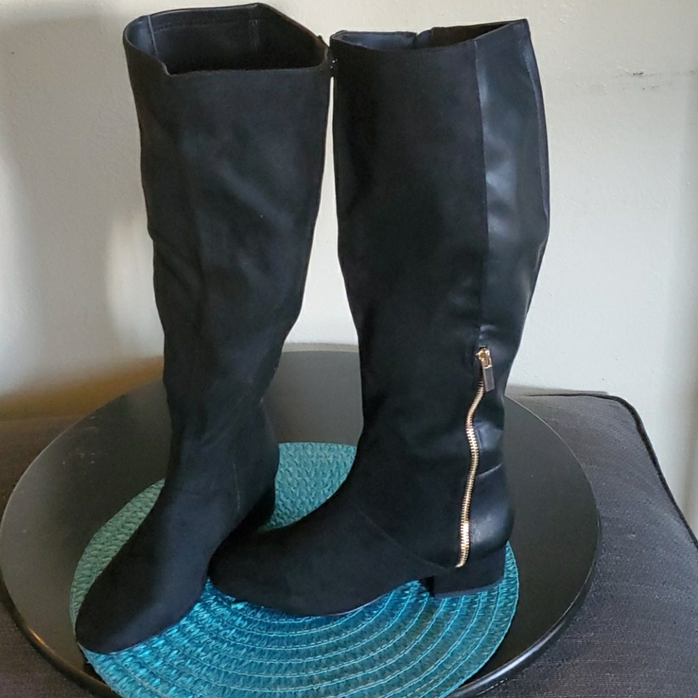 Beautiful 7.5 W larger calf boots